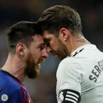 Messi y Sergio Ramos se enfrentan en el encuentro liguero entre el Real Madrid y el Barcelona