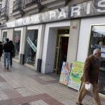 El mascarón de proa del modelo “low cost” fueron los bazares chinos primero y después los botellones juveniles, los seguros y los vuelos baratos / Foto: La Razón