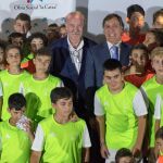 El alcalde de Salamanca, Carlos García Carbayo, visita con Vicente del Bosque a los participantes en el campus que lleva su nombre