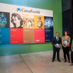 Moisés Roiz, Isabel Salgado y Elisa Durán antes de la presentación de la nueva temporada 2019-2020 del centro cultural CaixaFórum Sevilla / Foto: Manuel Olmedo