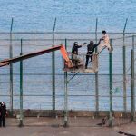 Un inmigrante subsahariano es detenido tras intentar saltar la valla que separa Ceuta de Marruecos