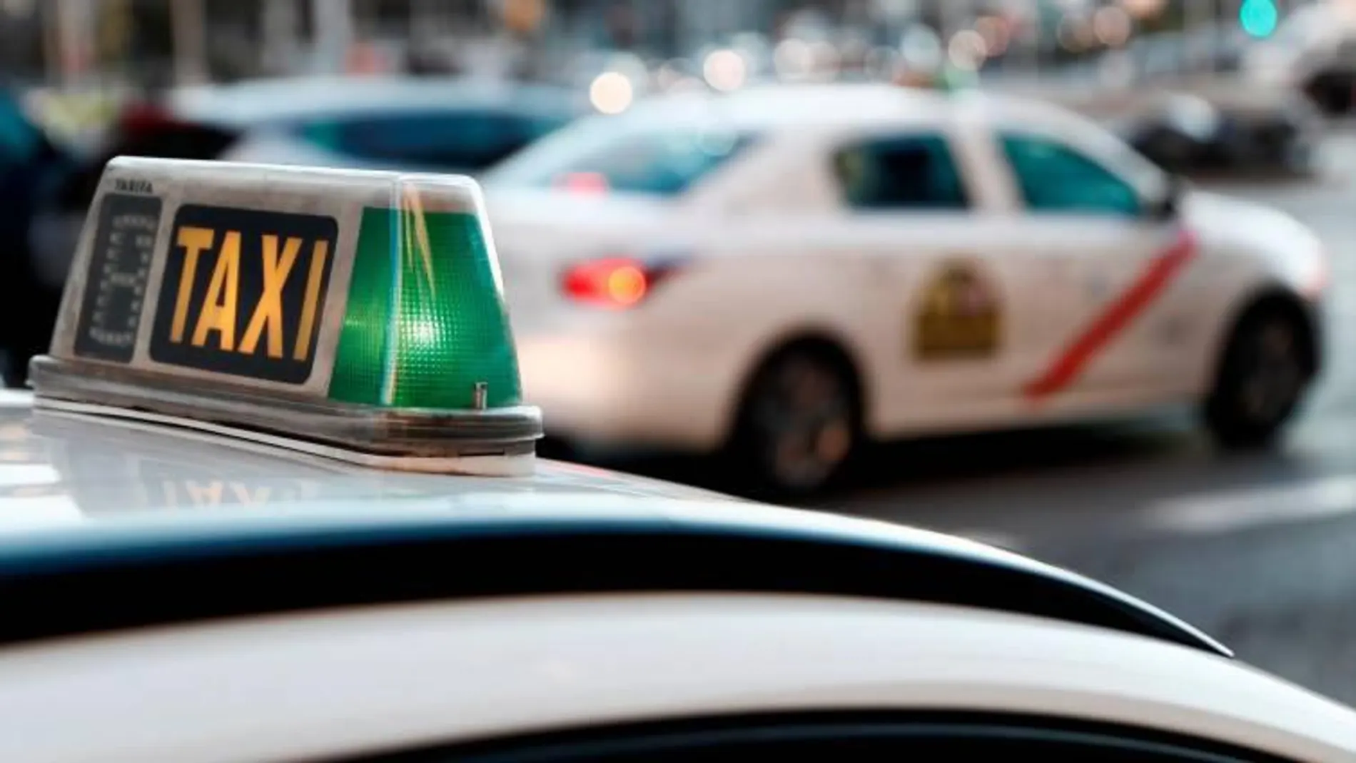 Taxis circulando en Madrid