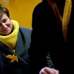 Anna Simó esperando para votar en las elecciones autonómicas de Catalunya del año 2017