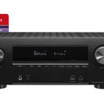 El receptor Denon AVR-2600H tiene 7.2 canales, reproduce vídeo 4K Ultra HD y cuenta con Dolby Atmos para lograr un sonido envolvente de calidad.