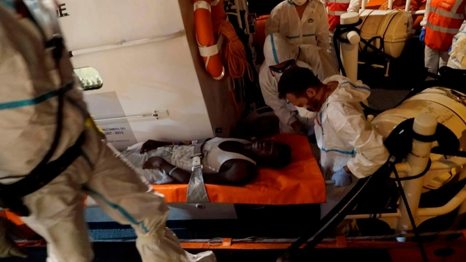 El rescate del «See Watch 3» se produjo el pasado 12 de junio, desde entonces llevan navegando en alta mar. Los inmigrantes sufren mareos y problemas psicológicos