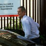 Urdangarín, a la entrada del centro donde realizará voluntariado dos días a la semana