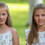 Leonor y Sofía apuestan por marcas ‘low cost’ para el posado veraniego