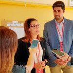 La alcaldesa de Móstoles, junto al secretario de la agrupación local del PSOE, Alex Martín. Foto: PSOE MÓSTOLES