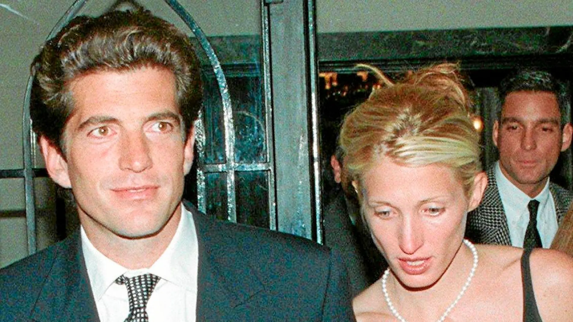 Carolyn Bassette y John Kennedy Jr. se casaron en 1996