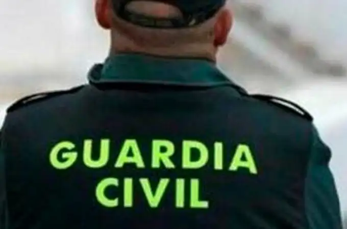 Dos guardias civiles salvan la vida a un hombre de 62 años al practicarle reanimacion cardiopulmonar Dos guardias civiles salvan la vida a un hombre de 62 años al practicarle reanimacion cardiopulmonar