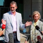 Felipe VI y Doña Sofía a su salida del Hospital Quirón de Pozuelo después de visitar a Don Juan Carlos/Foto: Luis Diaz