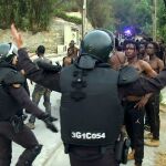 El salto a la valla de ayer acabó con 11 guardias civiles heridos