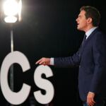 El lider de Cs pide que todos “remen” en la misma dirección