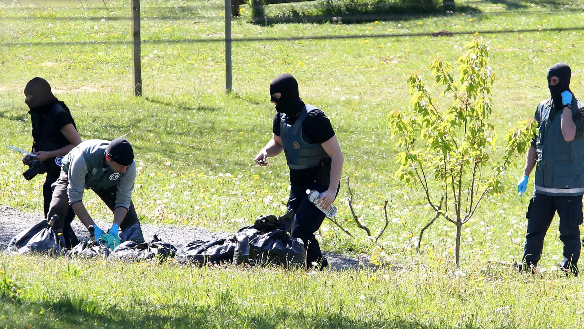 Los disidentes de ETA se llevaron las 60 pistolas antes de que la banda comunicara la localización de los zulos/Foto: Efe