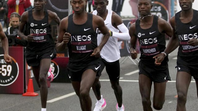 Kipchoge, inmortal, baja de las dos horas en el maratón