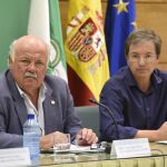 El consejero de Salud, Jesús Aguirre, y el doctor José Miguel Cisneros /Foto: Ke-Imagen