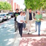 El alcalde de Valladolid, Óscar Puente, y el concejal de Movilidad, Luis Vélez, visitan las obras del carril bici de la avenida de Palencia.