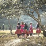 La heroicidad de criar hijos sin aldea