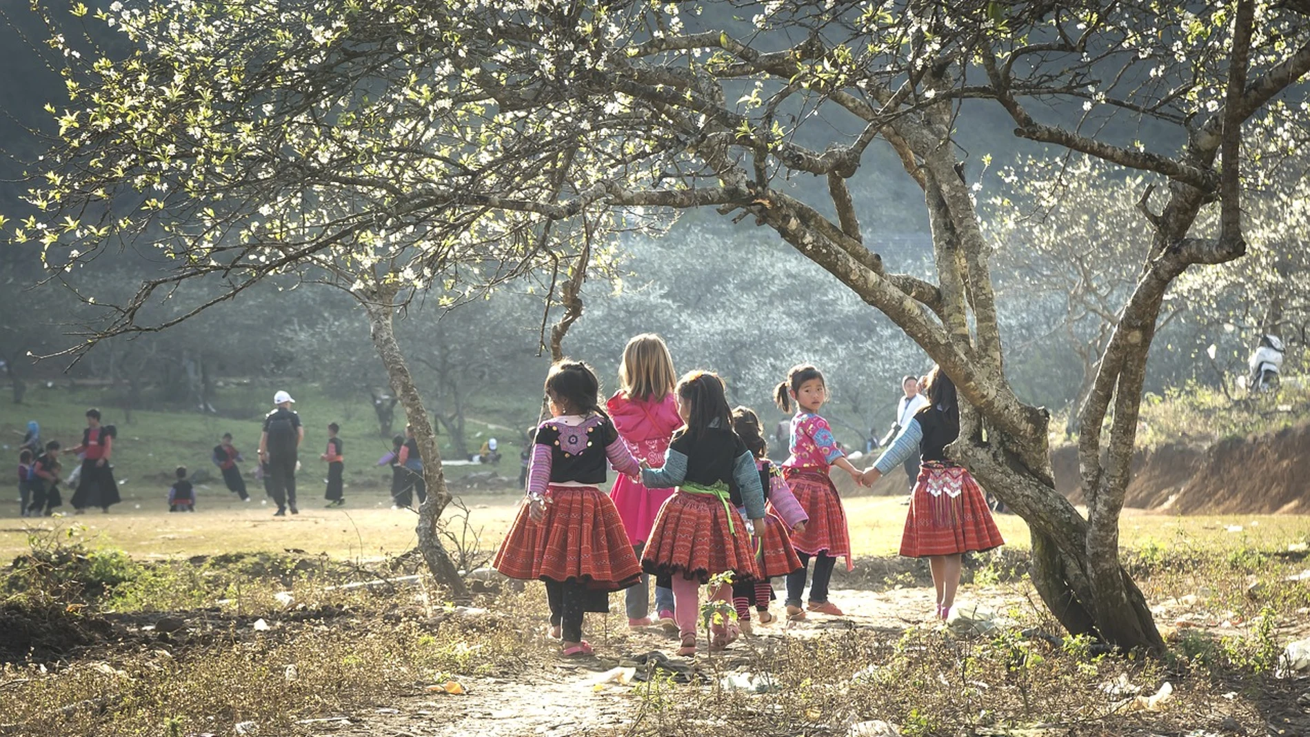 La heroicidad de criar hijos sin aldea