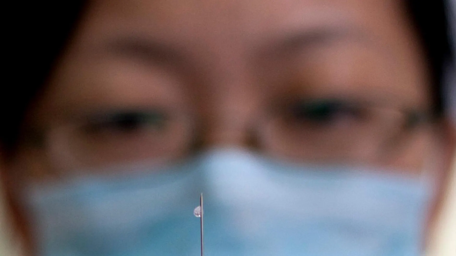 Ante la duda de si vacunarse o no, lo médicos recomiendan acudir al médico para consultarlo | Ap Photo