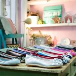 El mercadillo efímero POP UP CHIC abre de miércoles a sábado de 11:00 a 21:00 en el número 55 de la calle Claudio Cuello de Madrid