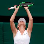 La rumana Simona Halep celebra su victoria ante Serena Williams en la final de Wimbledon. Efe