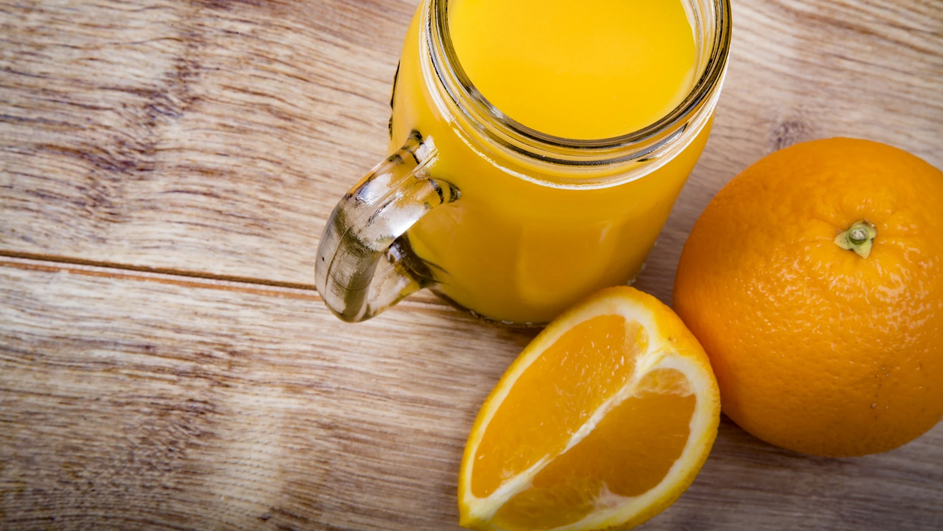 El zumo de naranja es una de las pocas fuentes naturales ricas en hesperidina y naringenina
