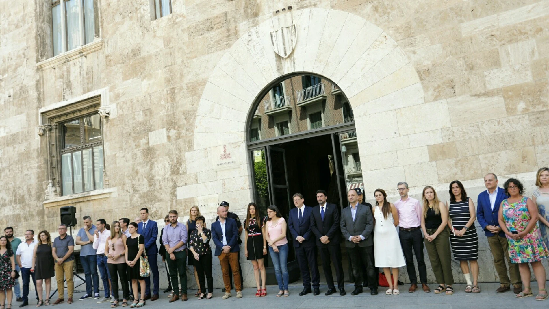 Barcala participó en el minuto de silencio por el último episodio de violencia machista ocurrido en Calpe