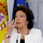 Moncloa se "concentra"en julio y aleja las elecciones