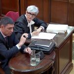 Josep Lluís Trapero, junto a su abogada, Olga Tubau, durante su declaración como testigo en el juicio del "procés" en marzo del pasado año
