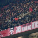 La afición del Arsenal no se olvida de Reyes