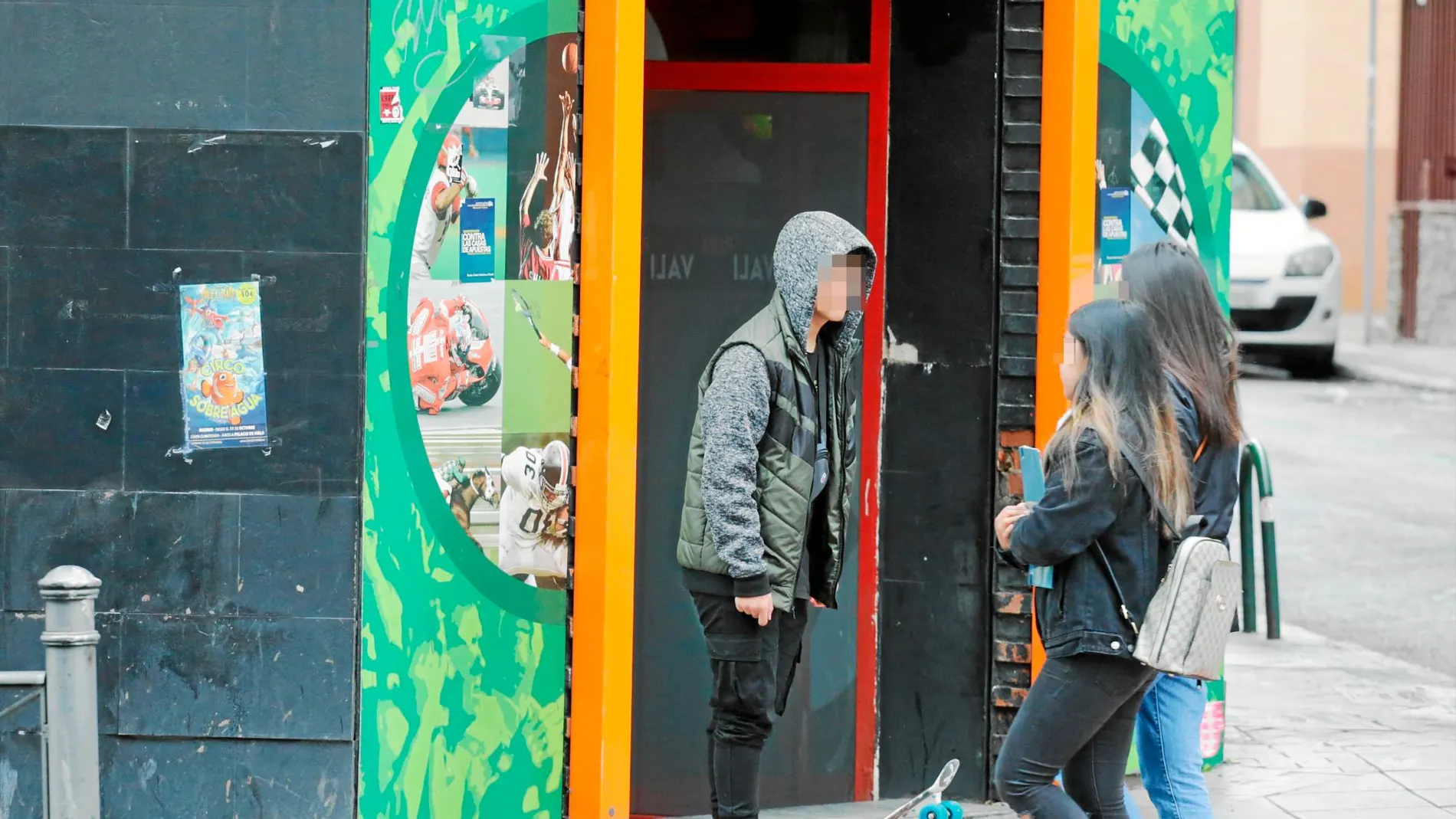 Una de las casas de apuestas en la zona de Tetuán, distrito donde la proliferación de estos negocios se ha disparado en los últimos años / Foto: Cipriano Pastrano