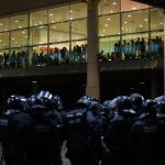 En la imagen, los altercados en el aeropuerto del Prat