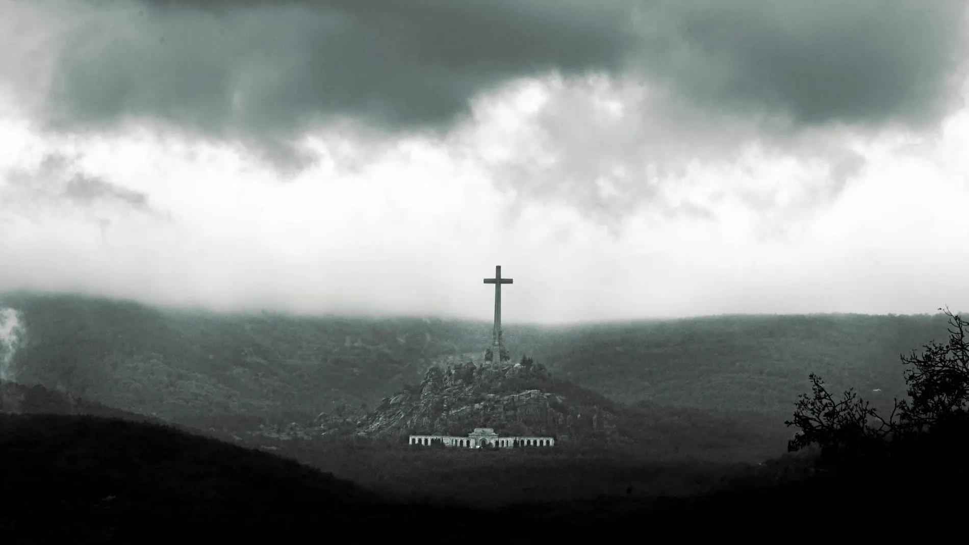 El Valle de los Caídos la mañana de la exhumación de Francisco Franco para su posterior traslado a Mingorrubio