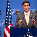 Mark Esper, secretario de Defensa de Estados Unidos, en la rueda de prensa ofrecida hoy en Bruselas/Ap