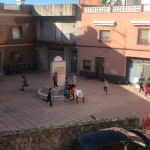 Imágenes de los niños en clase y durante su tiempo de ocio