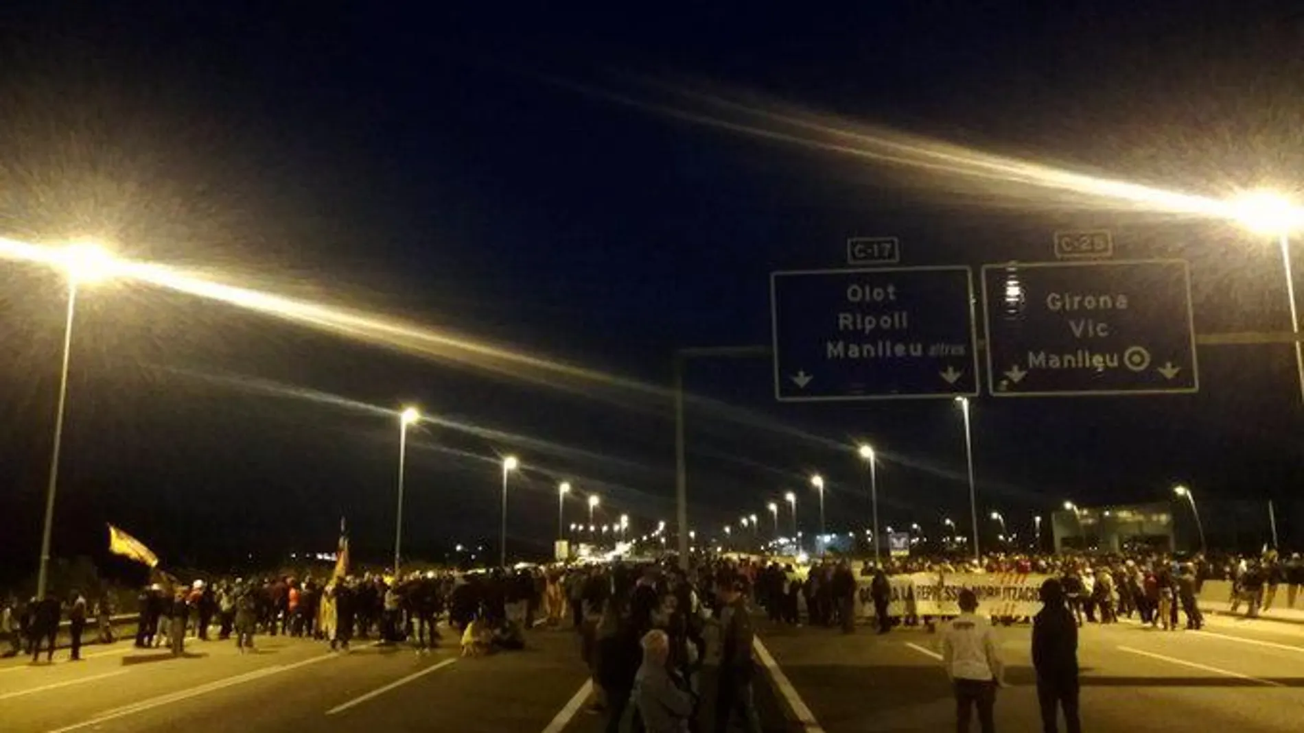 Directo | Reabre la C-16 pero siguen cortadas las carreteras C-17 y C-25