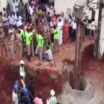 Los equipos de rescate buscan contra reloj a Sujith en el pozó donde cayó en Tiruchirappalli (India)