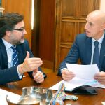 Reunión entre el alcalde de León, José Antonio Diez y el presidente de la Junta Mayor de Semana Santa, Manuel Ángel Fernández