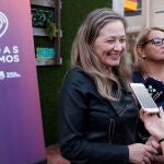 Las candidatas de Unidas Podemos al Congreso por Las Palmas, Victoria Rosell (i) y Meri Pita (d), en un encuentro de diversos colectivos y asociaciones juveniles de Gran Canaria, horas antes del inicio de la campaña electoral.