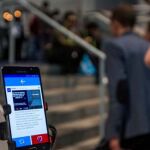 La tecnología desarrollada por la startup española Iribond permite manejar dispositivos con el movimiento de los ojos.