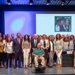 Los consejeros de Salud y Familias e Igualdad, Políticas Sociales y Conciliación de la Junta de Andalucía, Jesús Aguirre y Rocío Ruiz respectivamente, acompañados del presidente de Fundación Cajasol, Antonio Pulido, la directora territorial de CaixaBank en Andalucía occidental, María Jesús Catalá, y las delegados de la Fundación Bancaria ”la Caixa” en Andalucía Occidental, Yolanda López y Mirian Mateos / Foto: LA RAZÓN