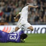 Juan Soriano derriba a Hazard dentro del área