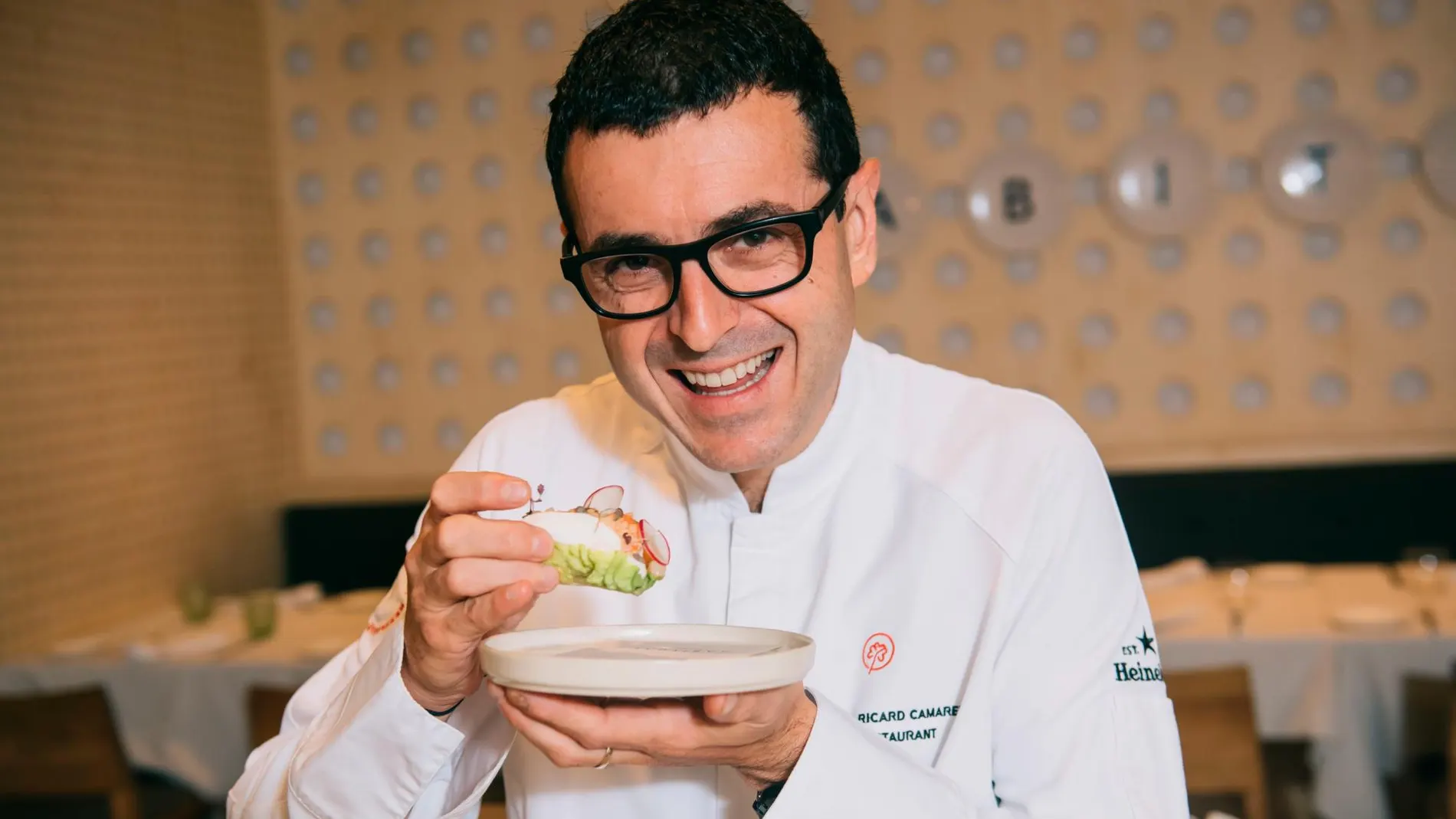 El «sello» de la cocina de Camarena se mantiene con el trinomio: sabor, respeto por el producto y temporalidad, en una cocina que cada vez está más ligada a la huerta y lo que ella produce