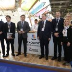 El presidente de la Generalitat valenciana, Ximo Puig, con toda la delegación valenciana en la WTM