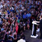 Pablo Casado (en la imagen, con Juanma Moreno al frente del público); Pedro Sánchez e Íñigo Errejón arrancaron la campaña electoral para el 10-N en Sevilla / Foto: Ke-Imagen