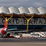 Un avión de Iberia en la T4 del aeropuerto internacional Adolfo Suárez Madrid Barajas