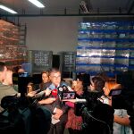 El delegado del Gobierno, Juan Carlos Fulgencio, en su visita al almacén electoral