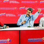  Argentina da oxígeno a Maduro