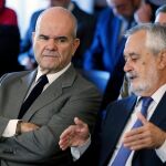 Los ex presidentes andaluces Manuel Chaves, a la izquierda, y José Antonio Griñán / Foto: Efe